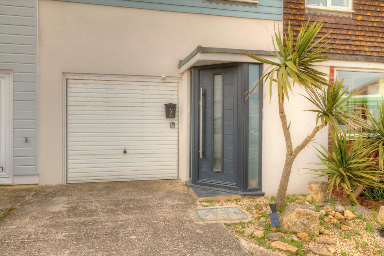 Pass The Keys Shore To Please - Sea Views And Beach Front Modern 1Bed Apt With Sofabed Portsmouth Eksteriør bilde